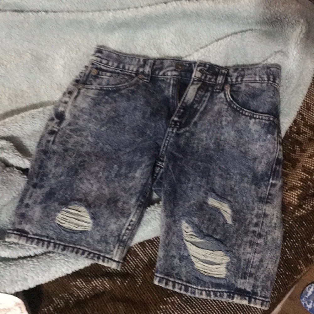 Acid wash ripped Denim shorts